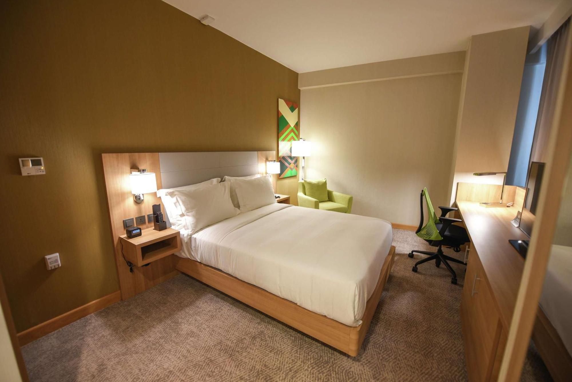 Hilton Garden Inn Кампала Экстерьер фото