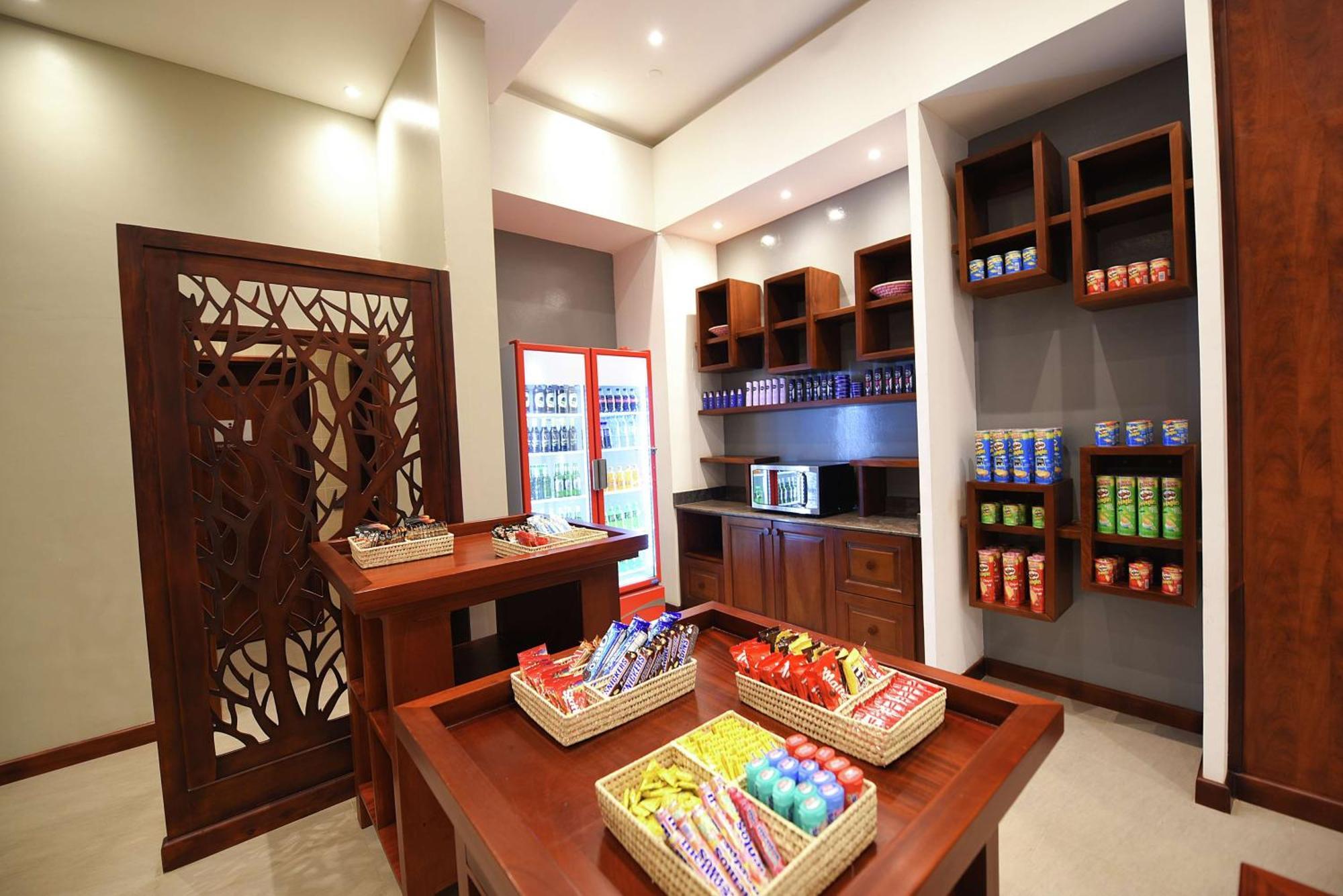 Hilton Garden Inn Кампала Экстерьер фото