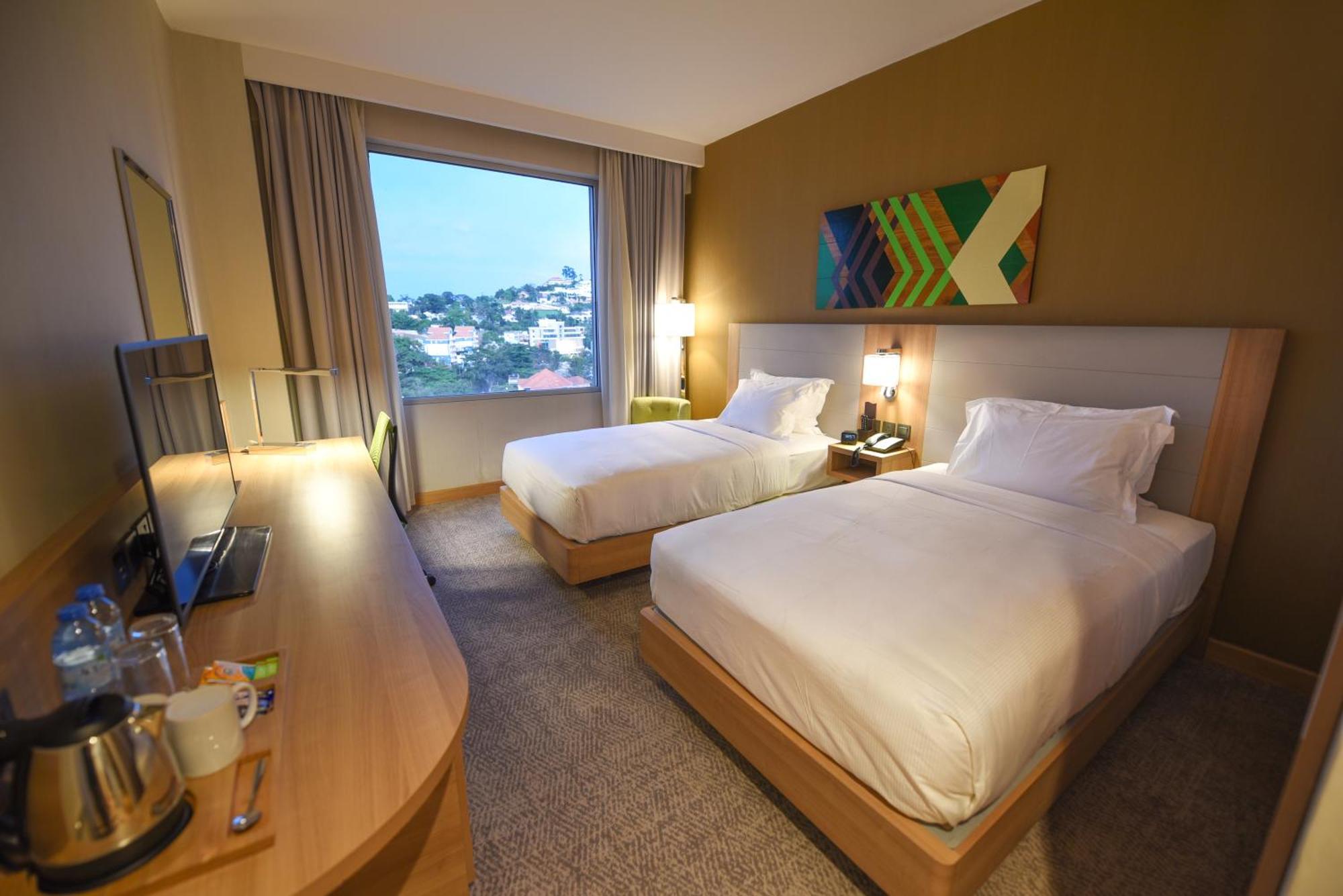 Hilton Garden Inn Кампала Экстерьер фото