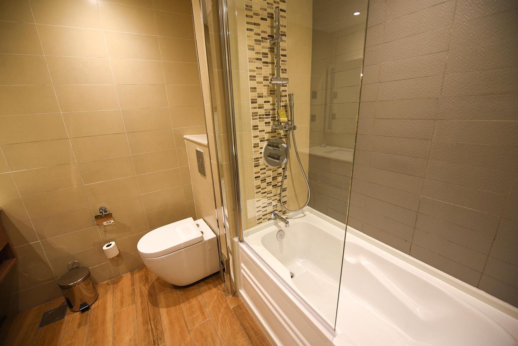 Hilton Garden Inn Кампала Экстерьер фото
